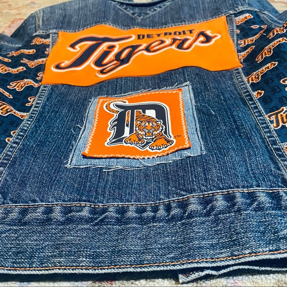 Detroit Tigers Jean Jacket - Picture 9 of 11